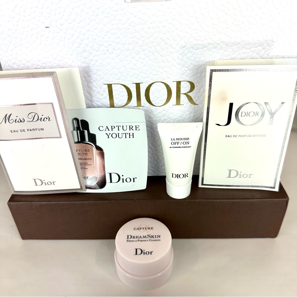 Dior Trotter luxury canvas cosmetic case  or makeup bag with extras. - Picture 9 of 13